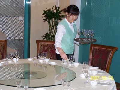 餐飲服務(wù)專業(yè)素養(yǎng)提升 餐飲部員工擺臺(tái)培訓(xùn)詳解